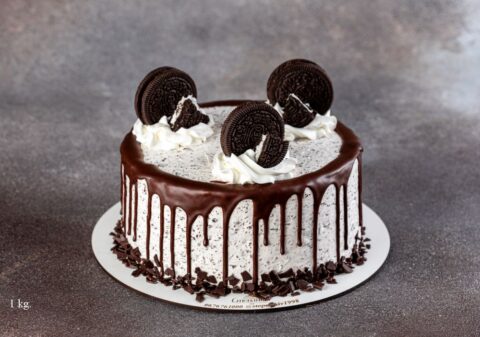 BLACK & WHITE CRUNCH CAKE