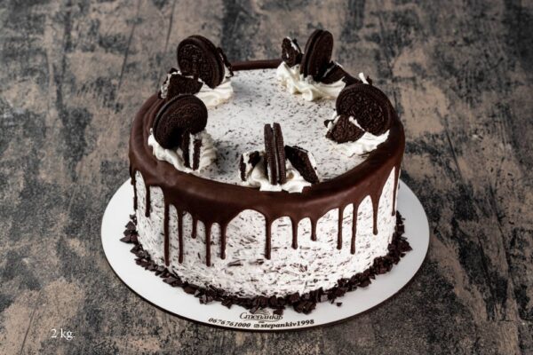 BLACK & WHITE CRUNCH CAKE