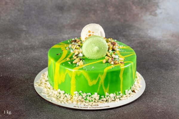 PISTACHIO AND RASPBERRY CAKE