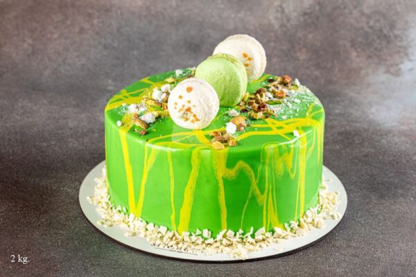 PISTACHIO AND RASPBERRY CAKE
