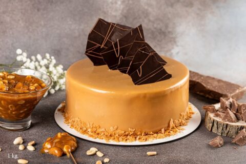 SALTED CARAMEL PEANUT CAKE